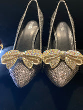 Load image into Gallery viewer, Glamour Bow Shoe Clips in White
