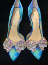 Load image into Gallery viewer, Glamour Bow Shoe Clips in White
