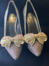 Load image into Gallery viewer, Glamour Bow Shoe Clips in White
