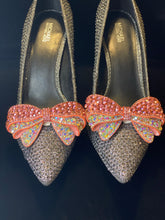 Load image into Gallery viewer, Glamour Bow Shoe Clips in Pink

