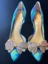 Load image into Gallery viewer, Glamour Bow Shoe Clips in White
