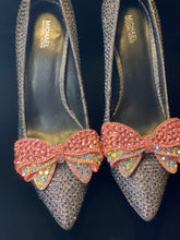 Load image into Gallery viewer, Glamour Bow Shoe Clips in Pink
