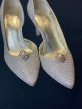 Load image into Gallery viewer, Pearly Shoe Clips
